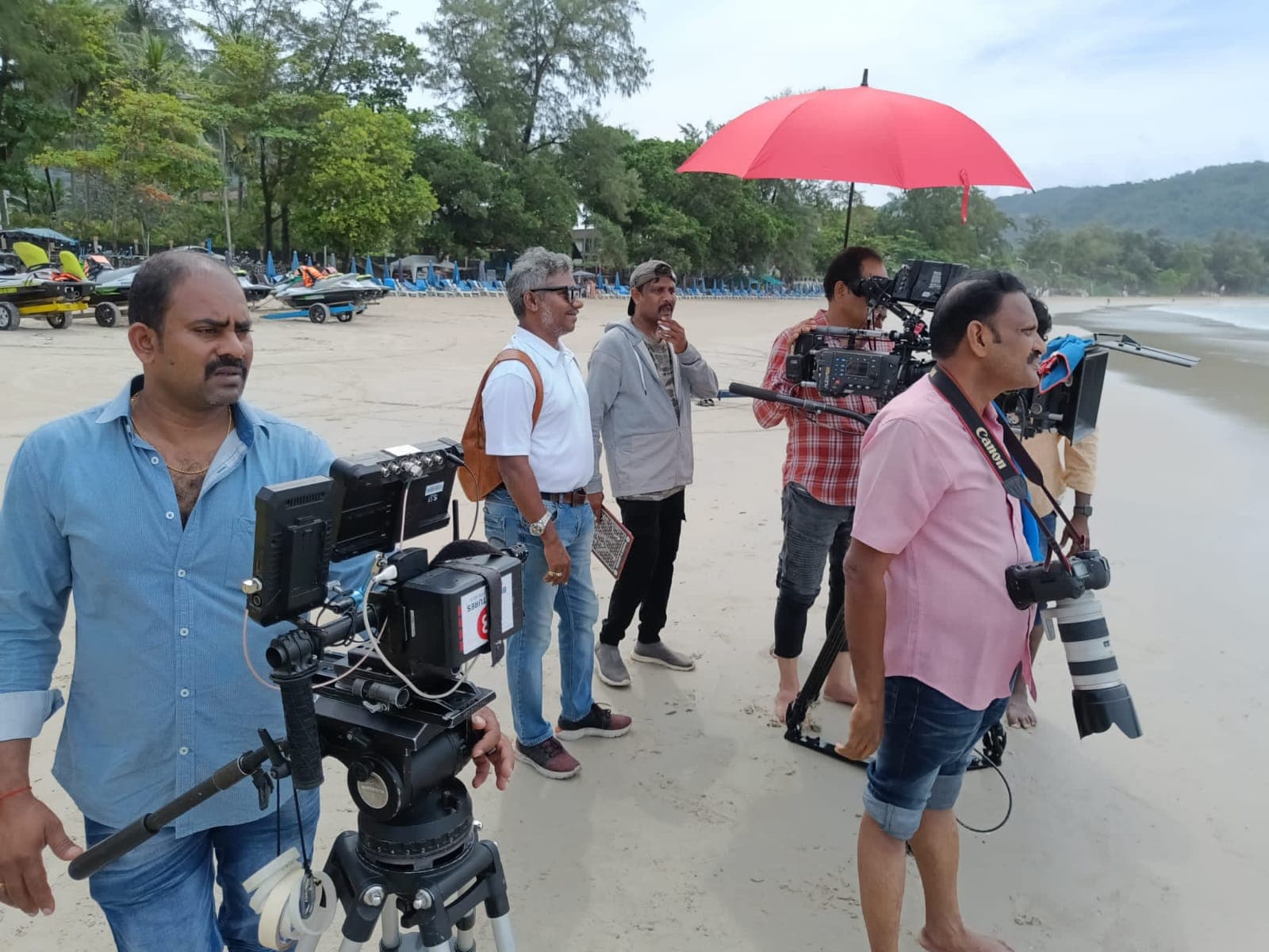 Underwater filming equipment and divers