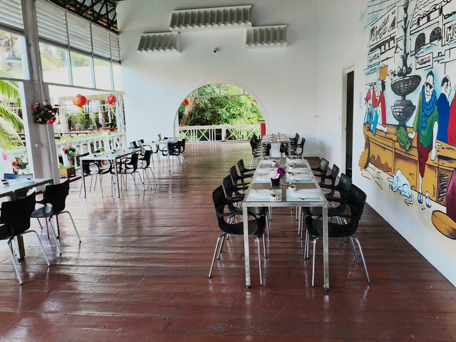 Restaurant during service