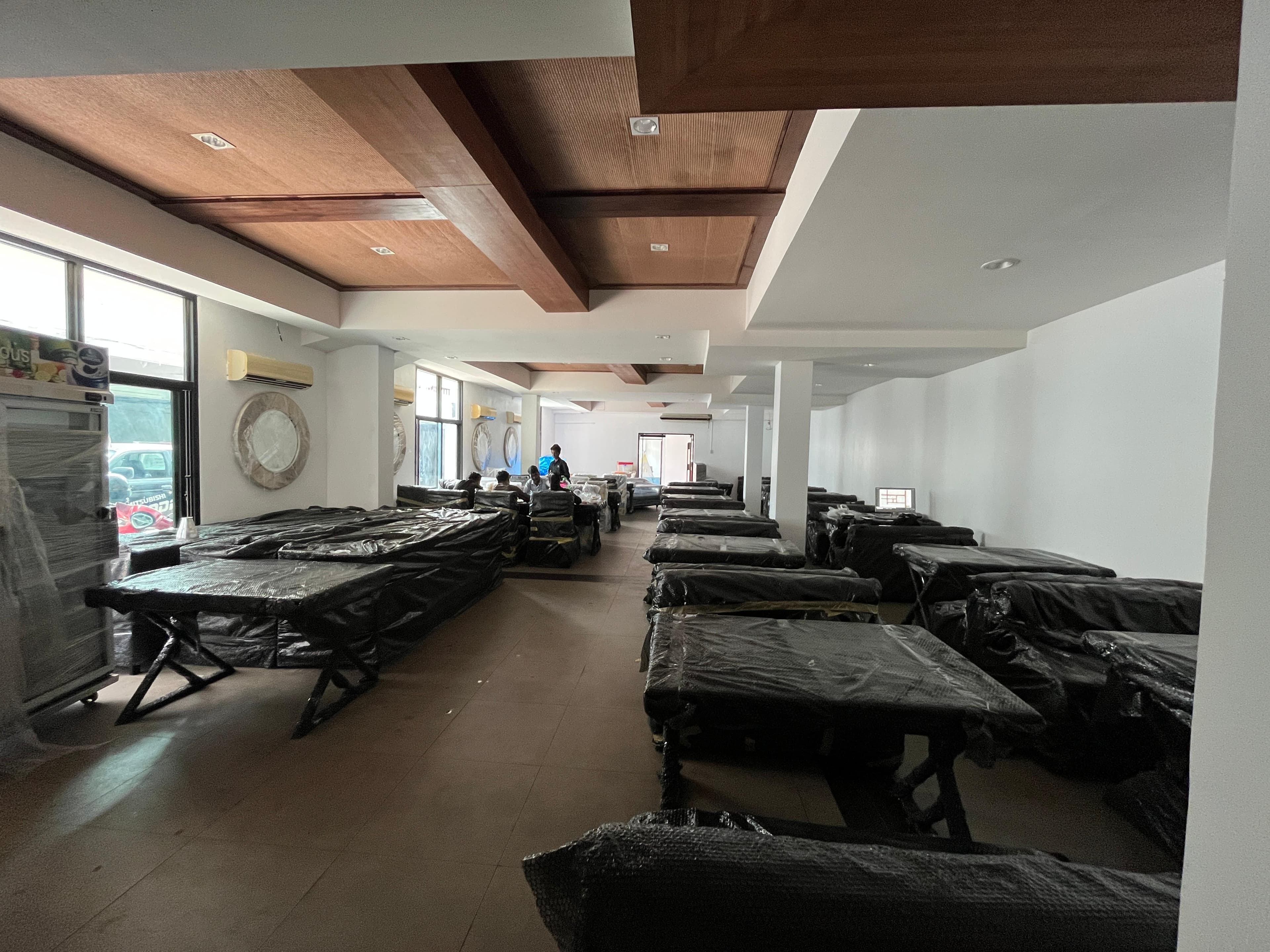 Iris Pattaya storefront