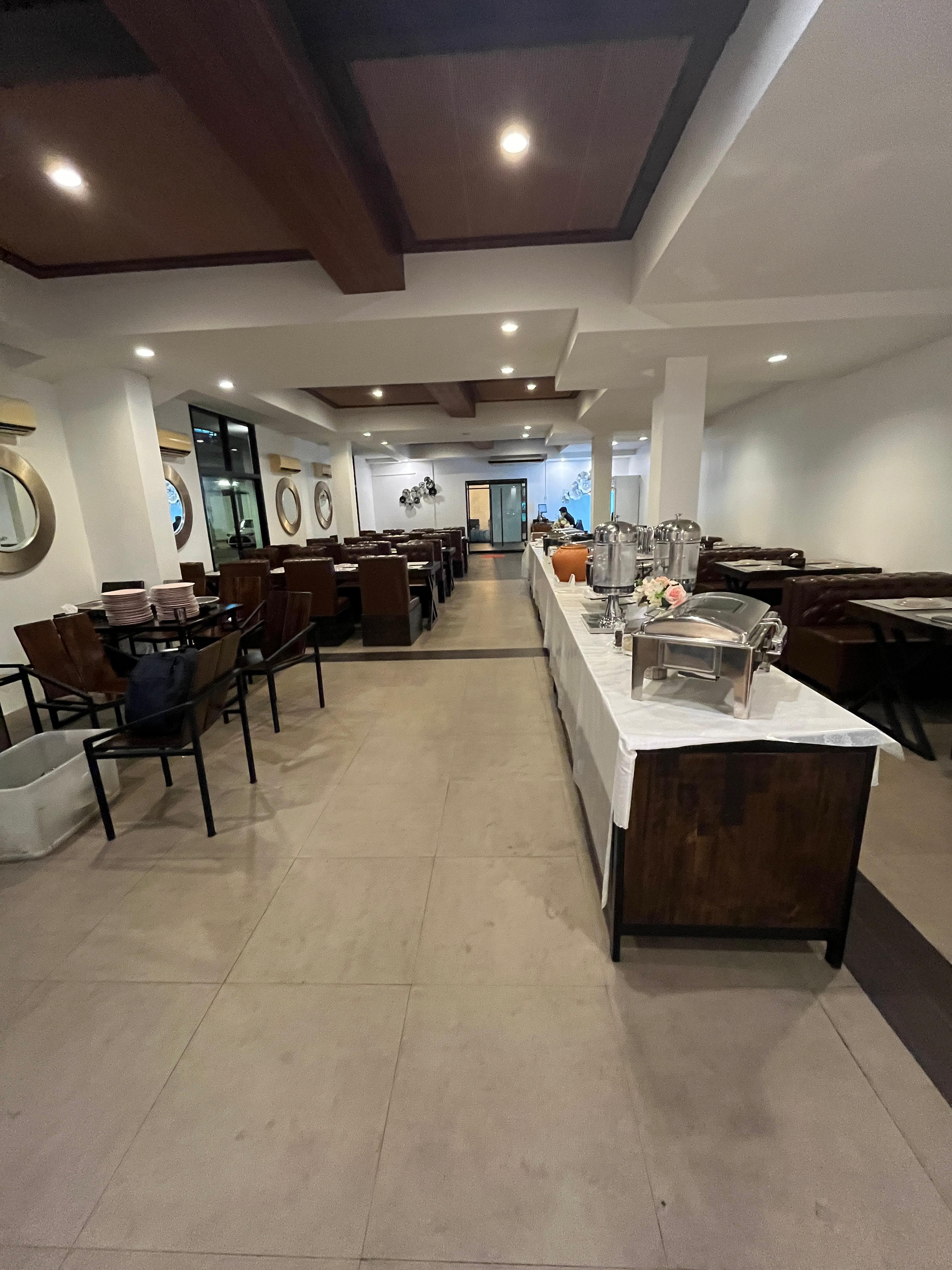 Iris Pattaya storefront