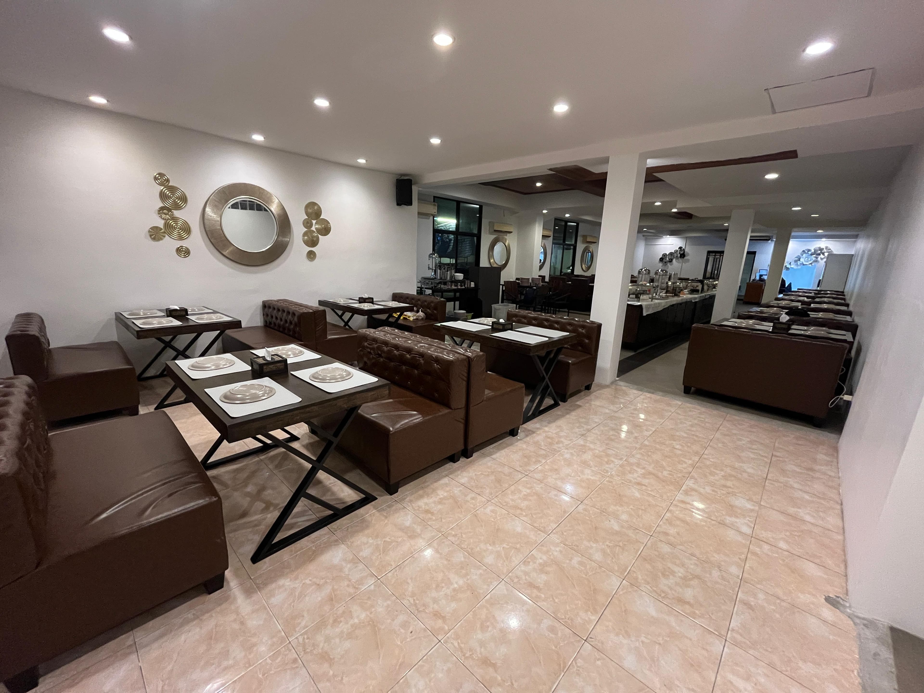 Iris Pattaya storefront