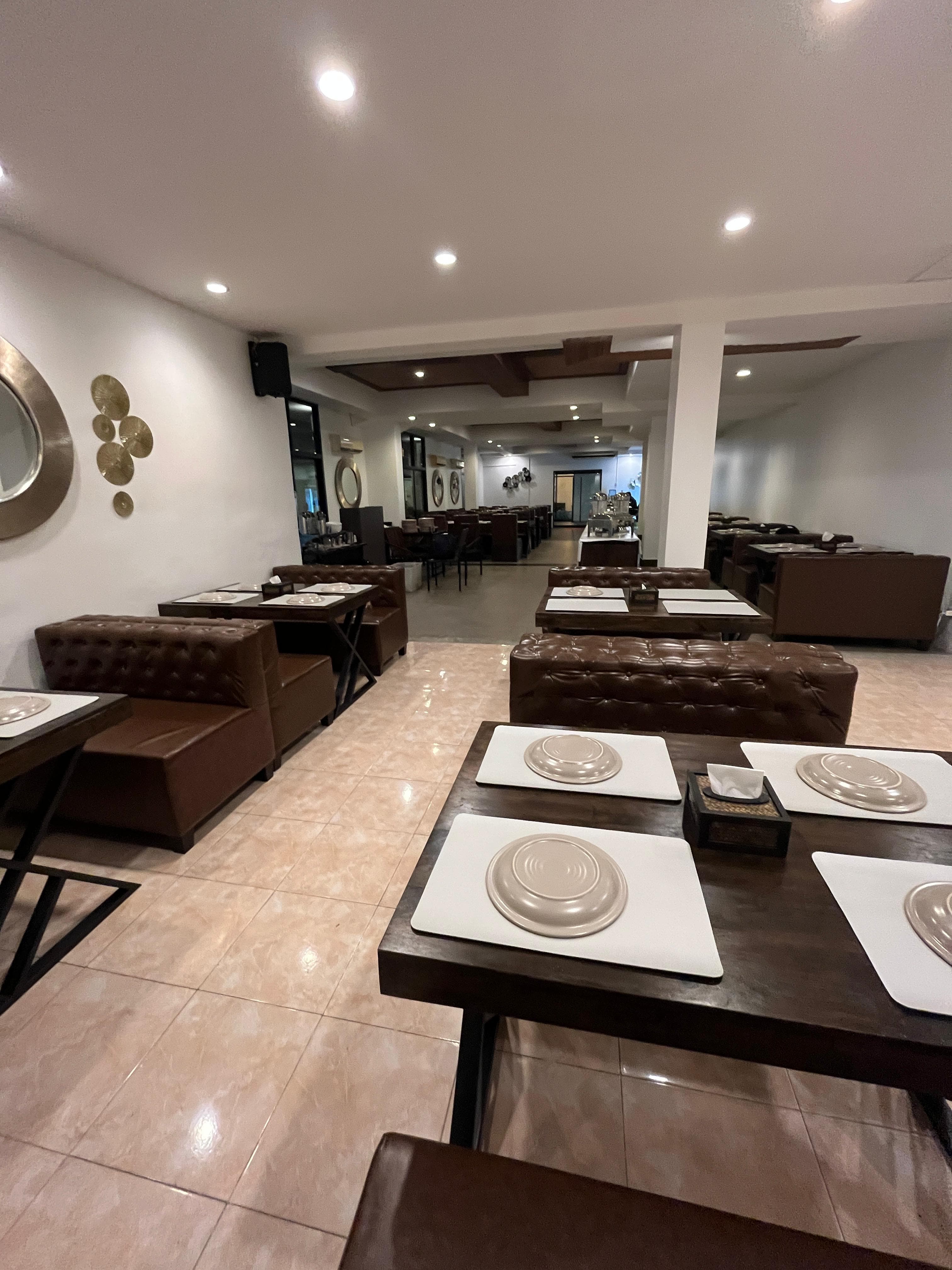 Iris Pattaya storefront