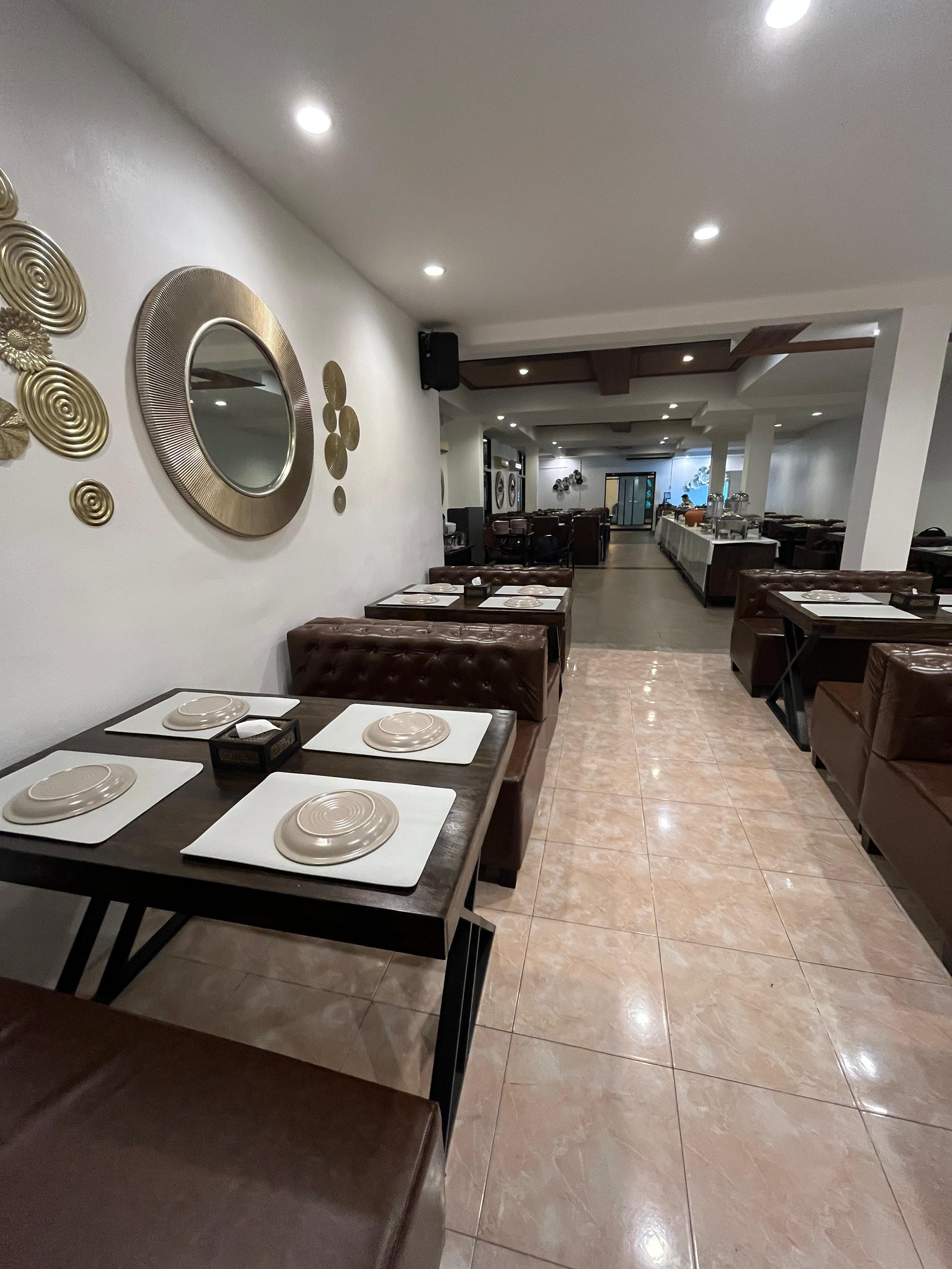 Iris Pattaya storefront